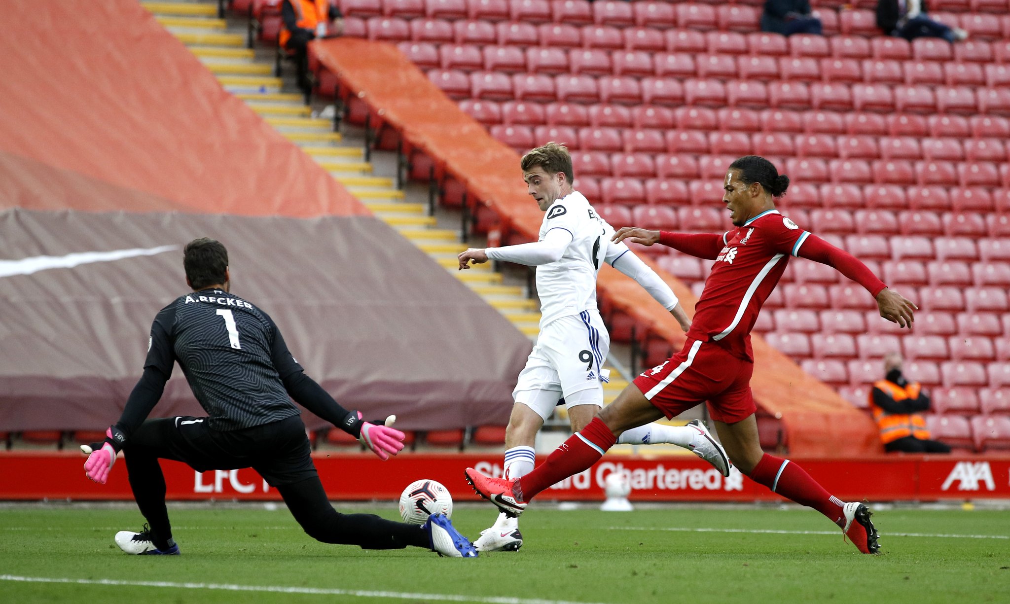 直是备受瞩 直是备受瞩